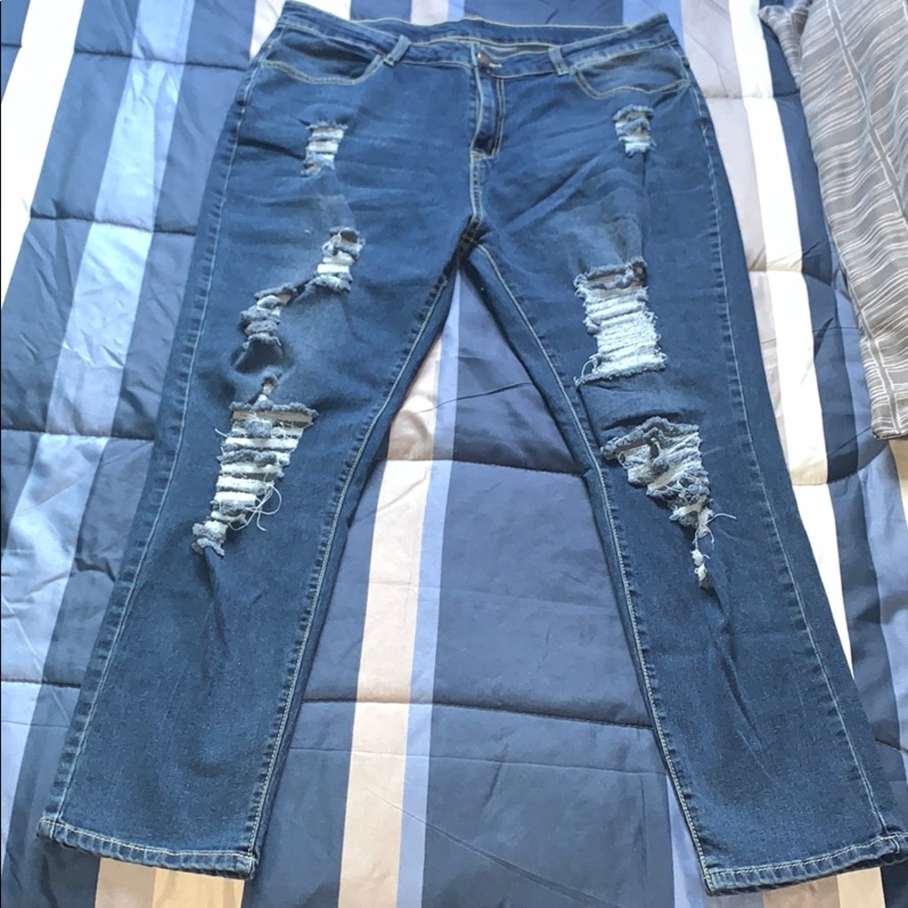 SHEIN Women’s rip 👖 jeans